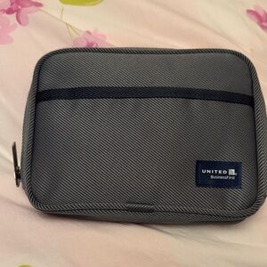 BusinessFirst Men's Gray Toiletry Bag